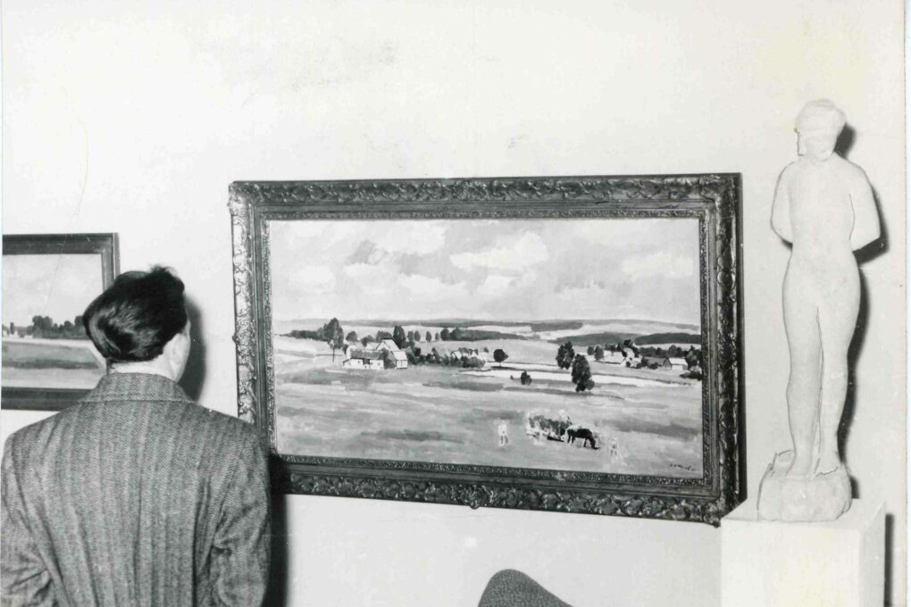 Obrazy Václava Vojtěcha Nováka, plastiky Jana Kodeta